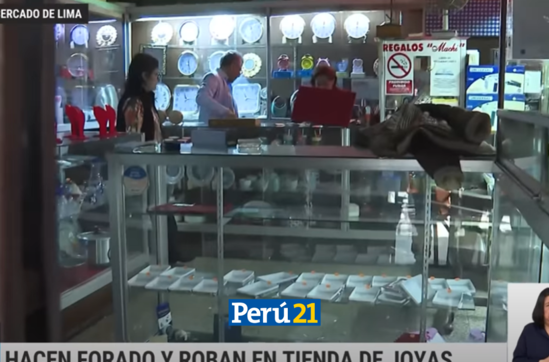 Delincuentes robaron 30 mil soles en una joyería del Cercado de Lima (VIDEO) Delincuentes robaron 30 mil soles en una joyería del Cercado de Lima (VIDEO)