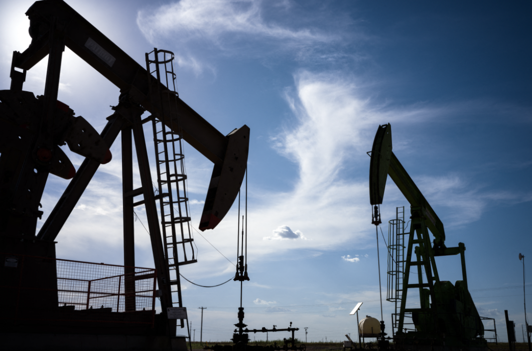 El precio del petróleo vuelve a subir tras fuerte caída El precio del petróleo vuelve a subir tras fuerte caída